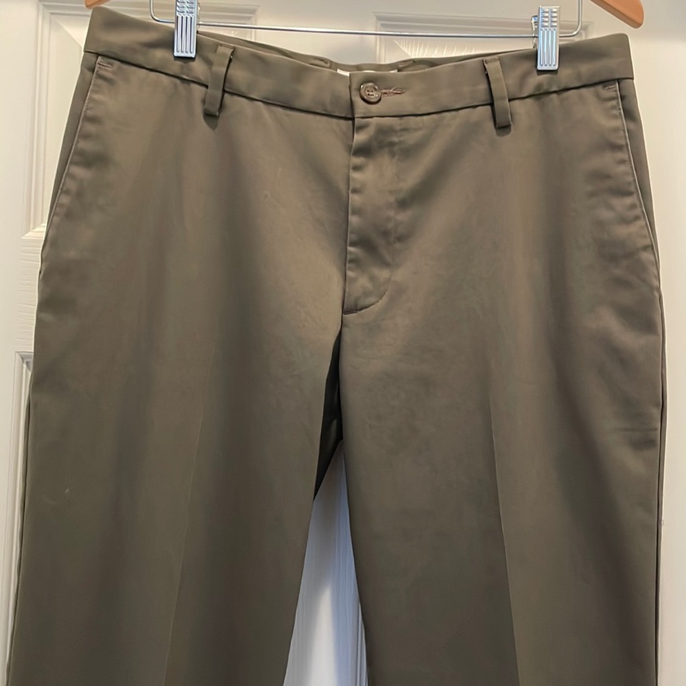 Levi’s Dockers Athletic Fit flat front men’s pants, 33”X 32”, taupe color